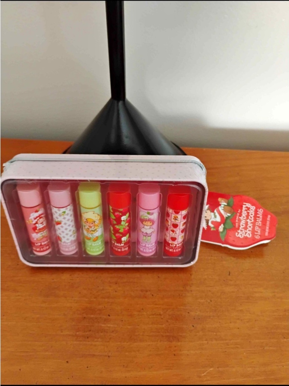 🍓🍰 VTG Style Strawberry Shortcake LipBalm Set In Collectible Tin 🍰🍓 - Picture 2 of 3